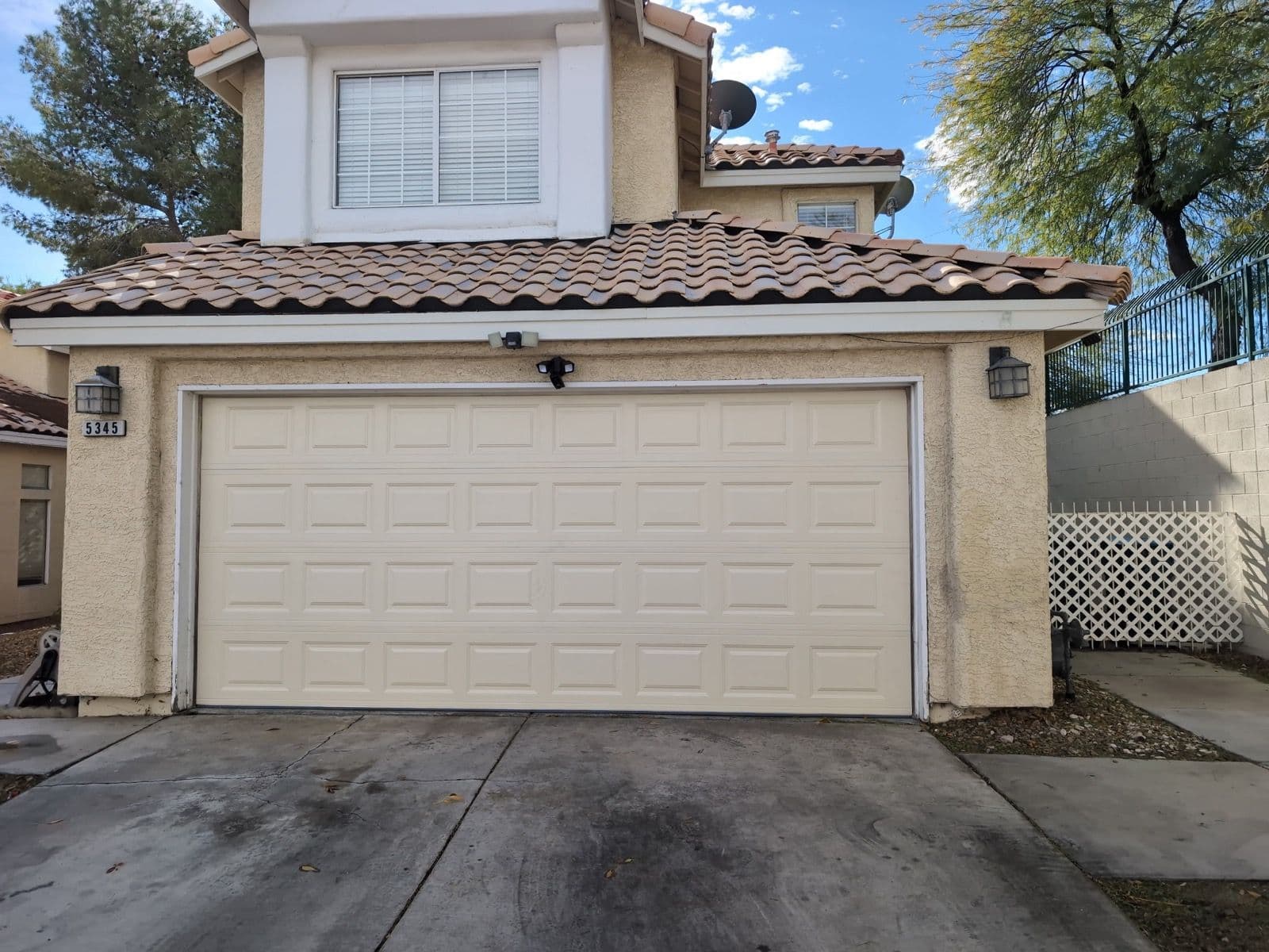 Gallery photos for New Sectional Garage Doors in Las Vegas: Image #1